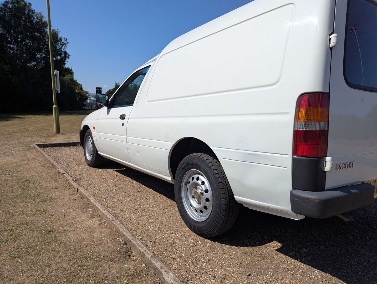 <p>2000 FORD ESCORT VAN 55D</p>