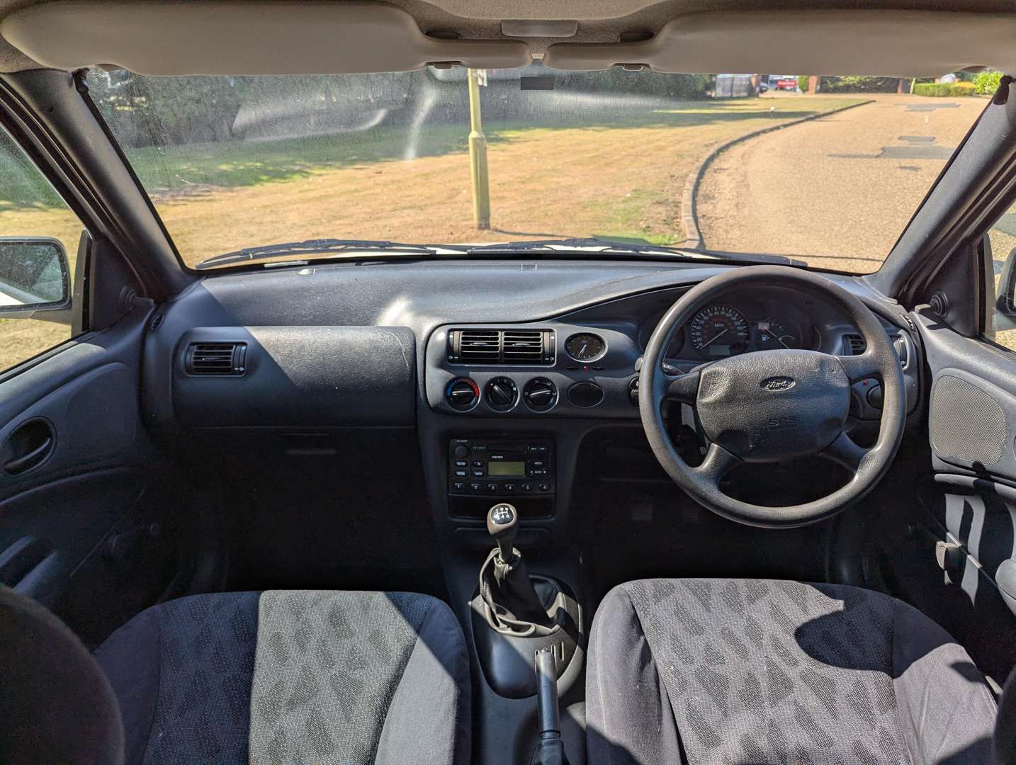 <p>2000 FORD ESCORT VAN 55D</p>