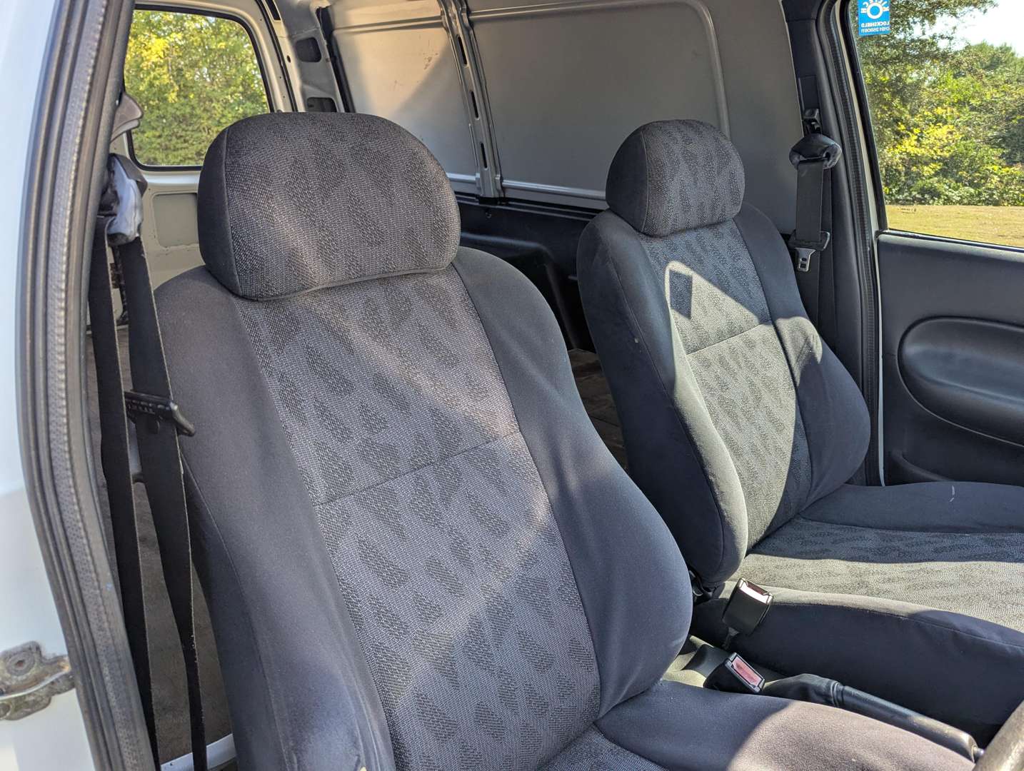 <p>2000 FORD ESCORT VAN 55D</p>