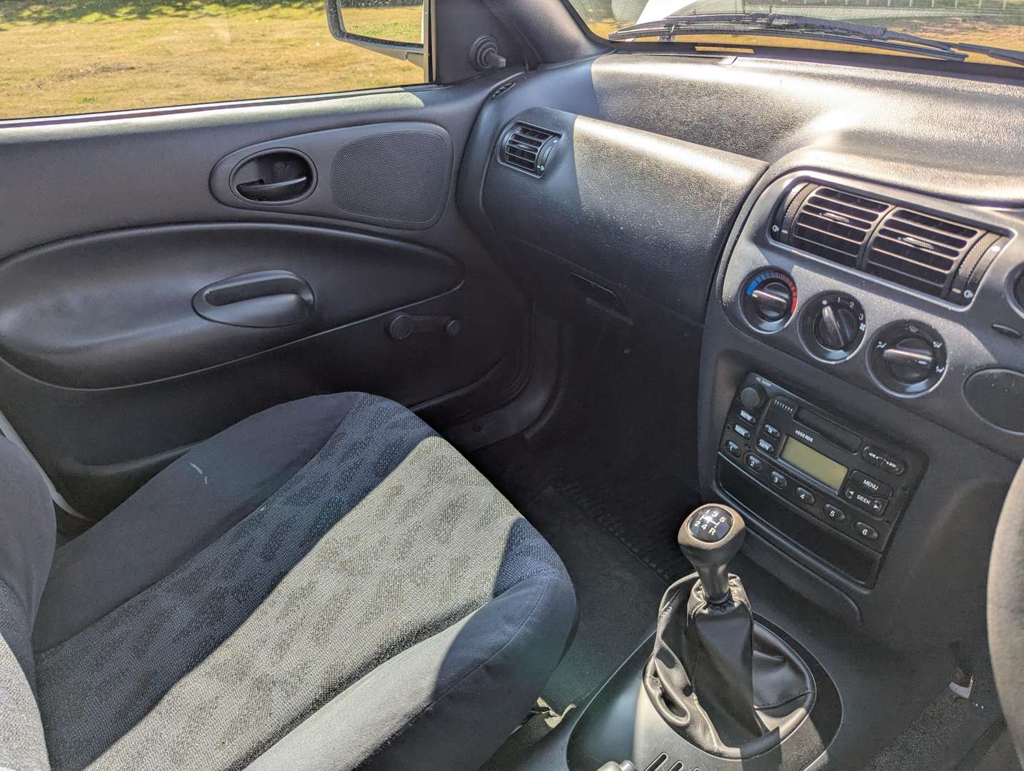 <p>2000 FORD ESCORT VAN 55D</p>