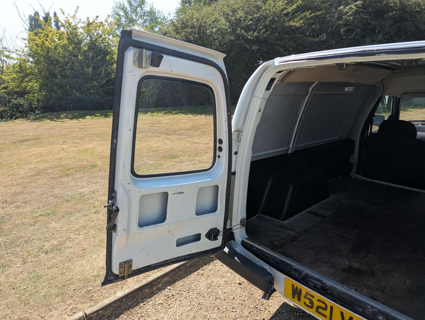 <p>2000 FORD ESCORT VAN 55D</p>