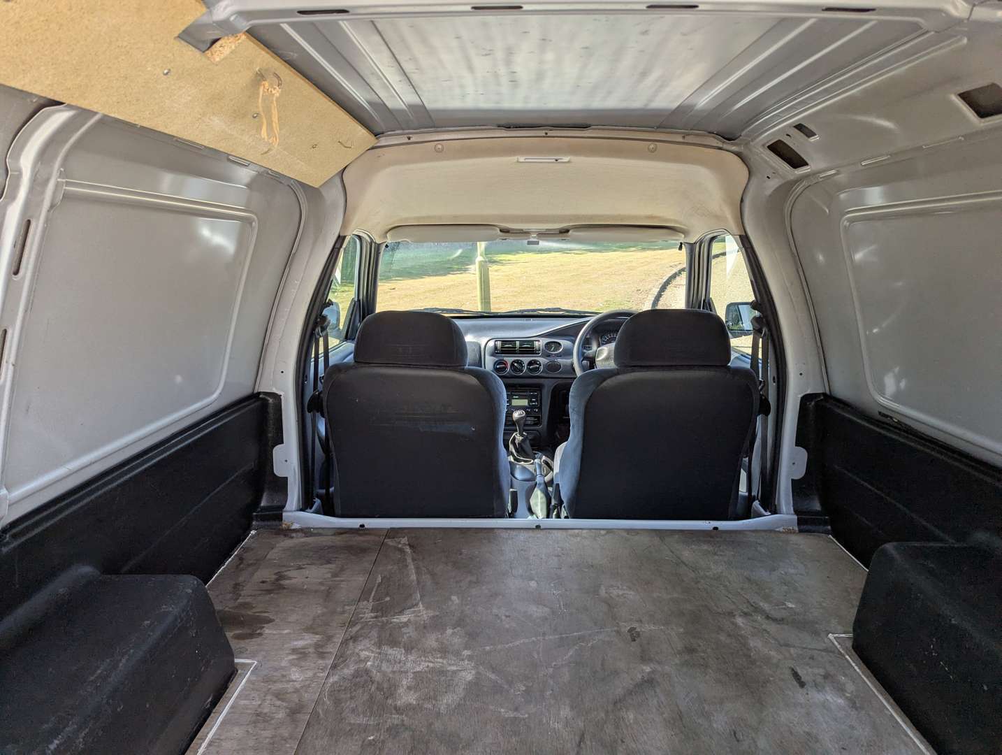 <p>2000 FORD ESCORT VAN 55D</p>