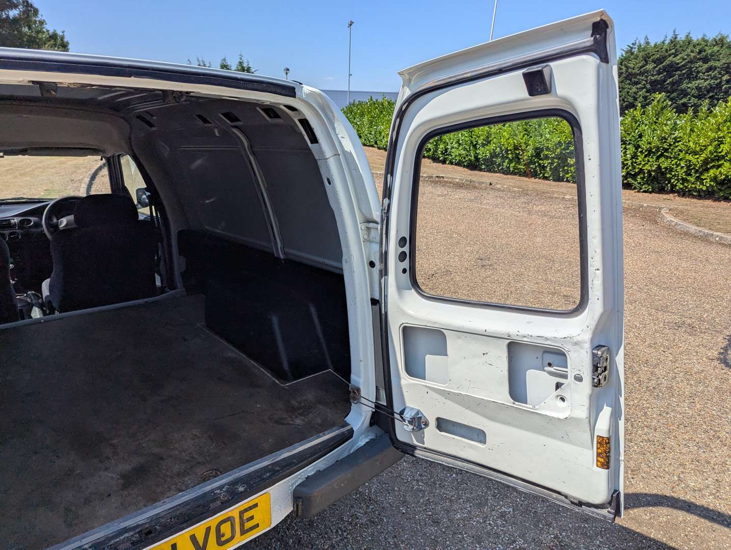 <p>2000 FORD ESCORT VAN 55D</p>