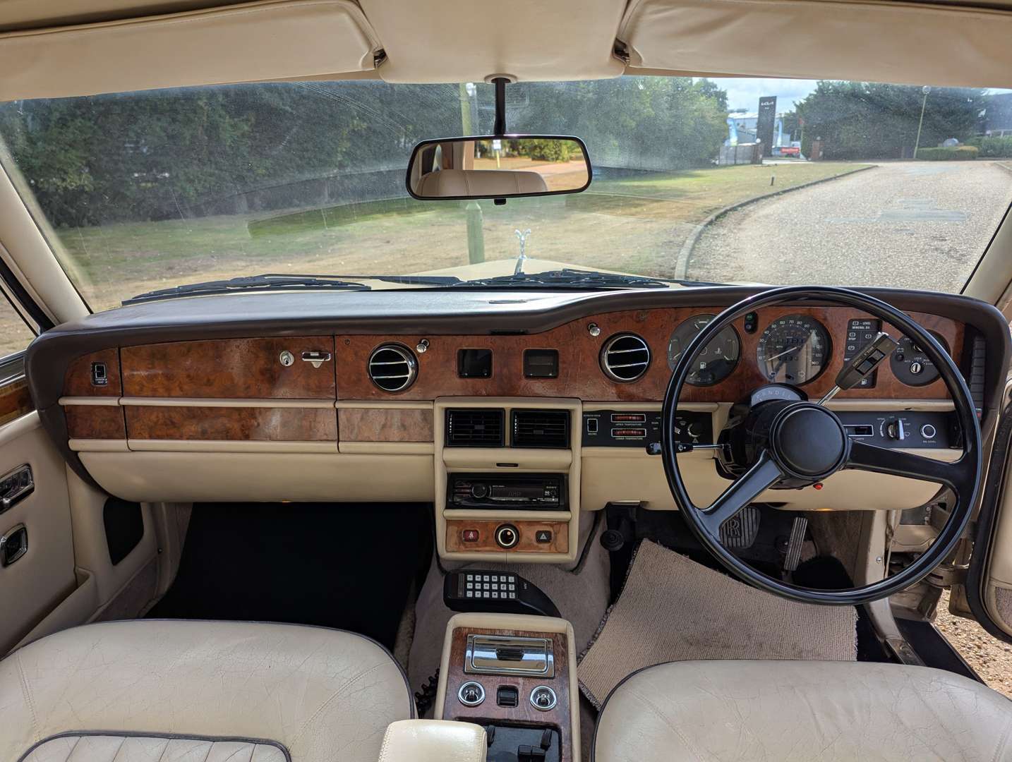 <p>1988 ROLLS ROYCE SILVER SPIRIT</p>