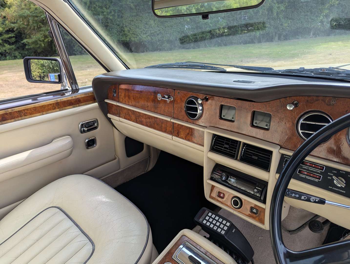<p>1988 ROLLS ROYCE SILVER SPIRIT</p>