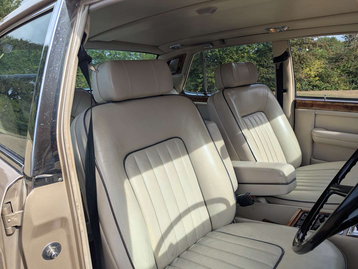 <p>1988 ROLLS ROYCE SILVER SPIRIT</p>