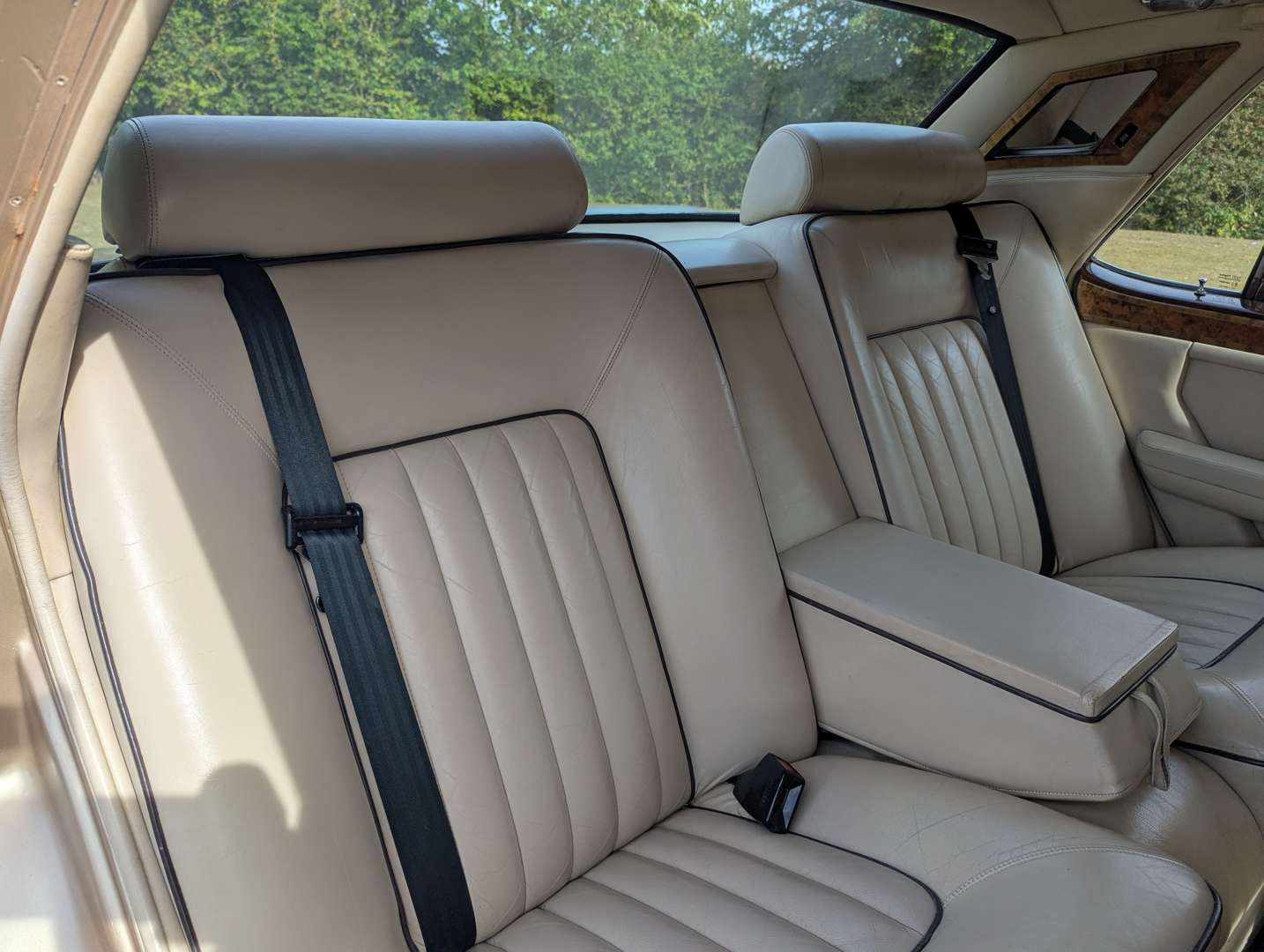 <p>1988 ROLLS ROYCE SILVER SPIRIT</p>