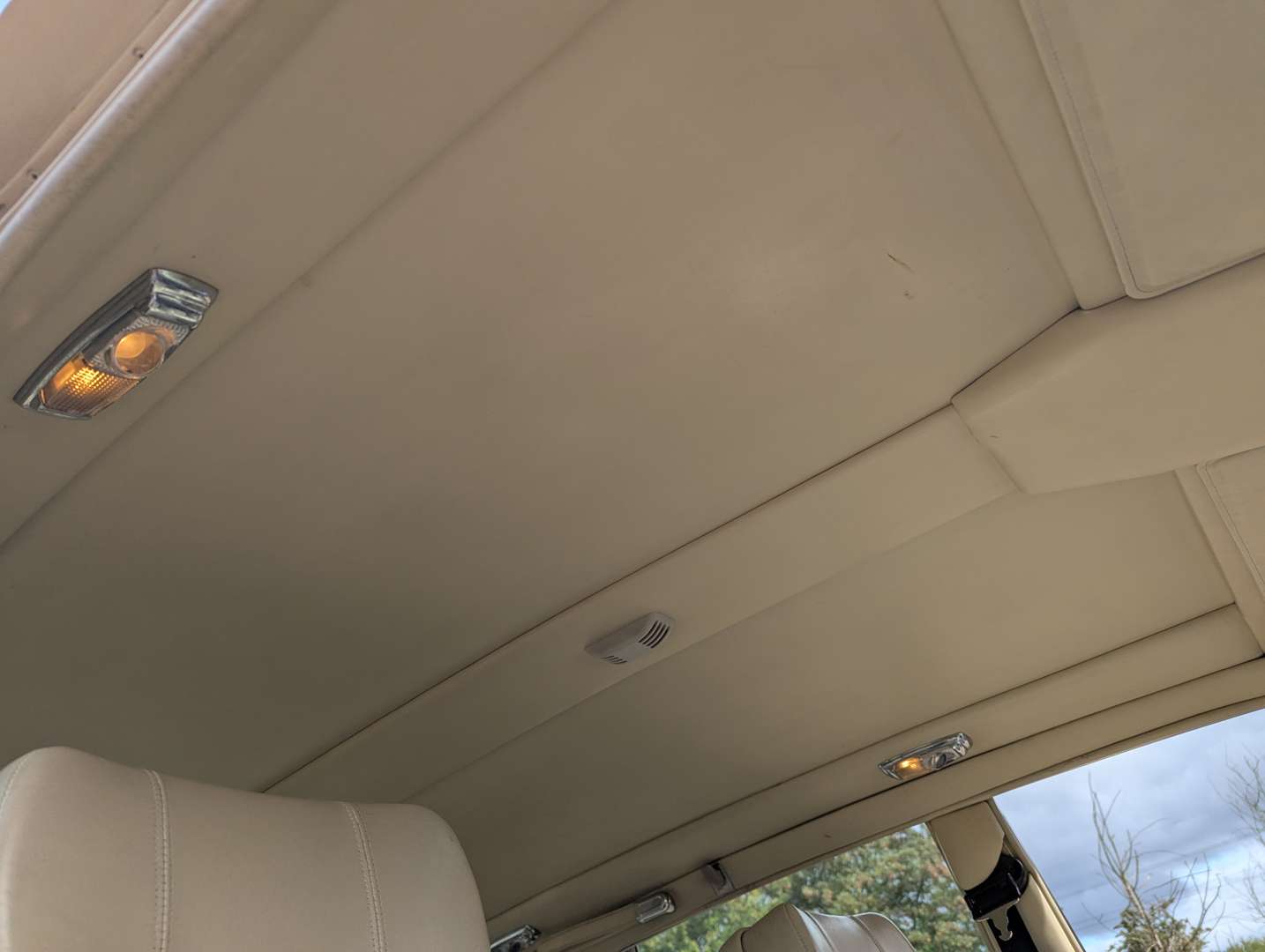 <p>1988 ROLLS ROYCE SILVER SPIRIT</p>