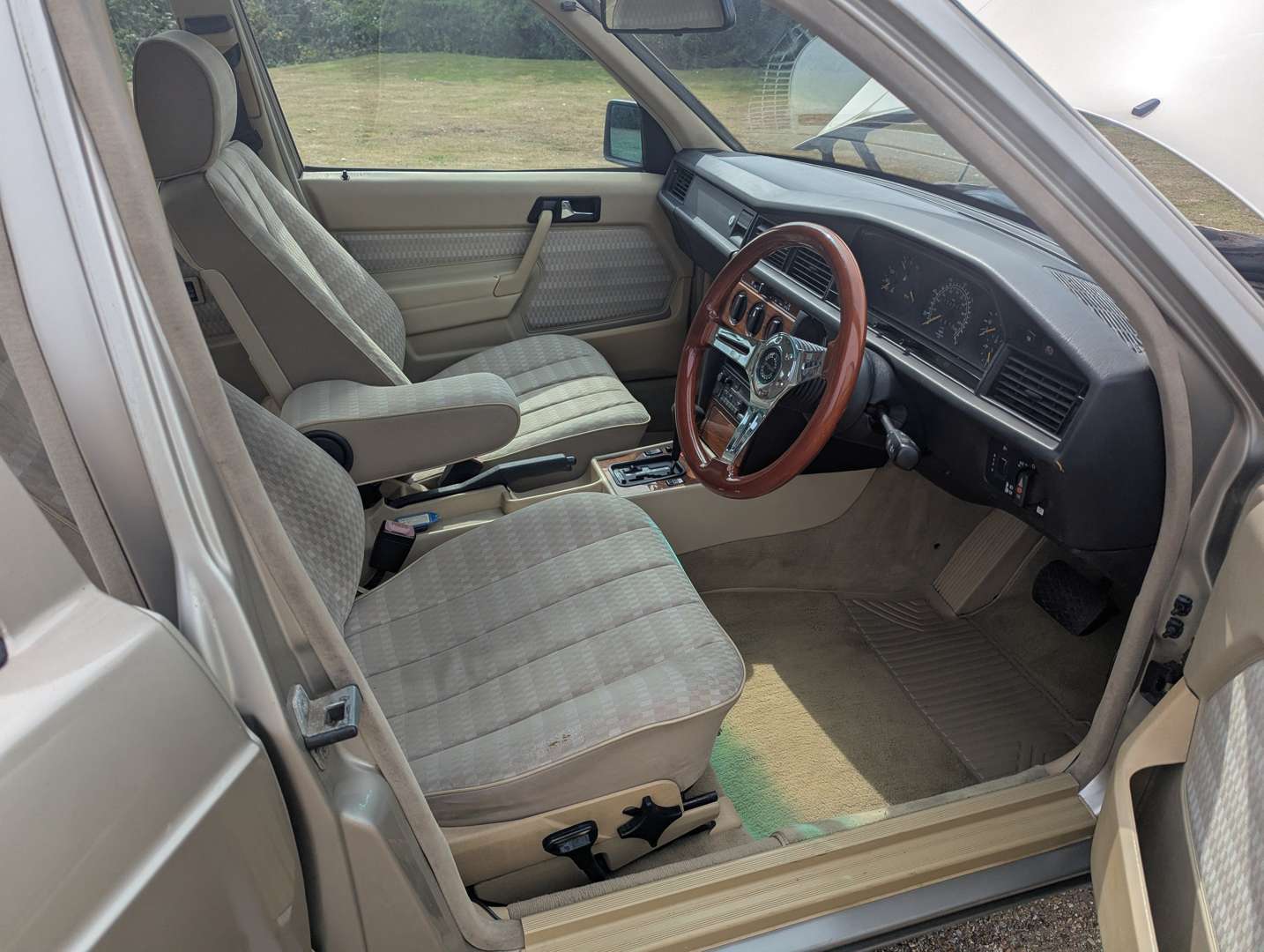<p>1991 MERCEDES 190E 2.0 AUTO</p>