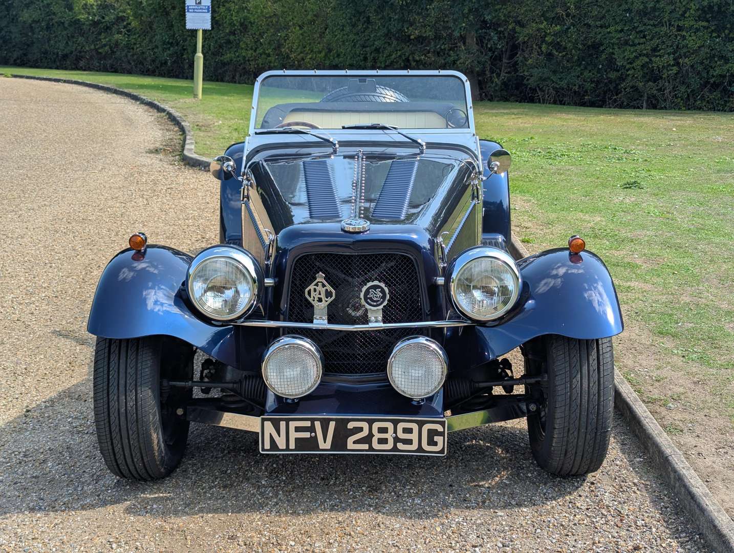 <p>1969 NG TF ROADSTER</p>