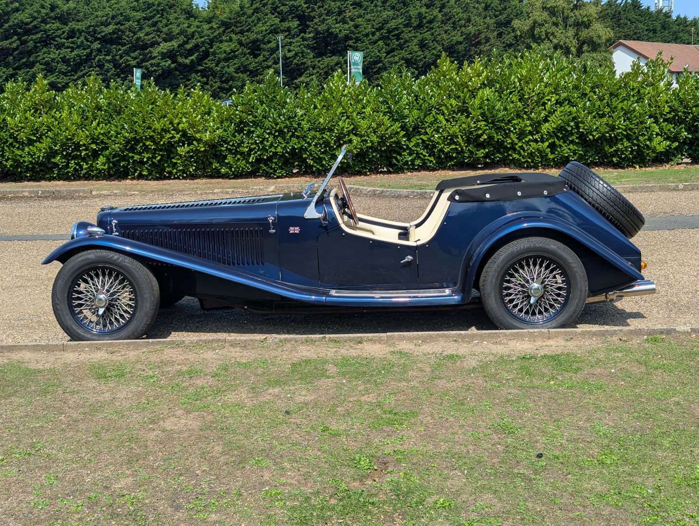 <p>1969 NG TF ROADSTER</p>