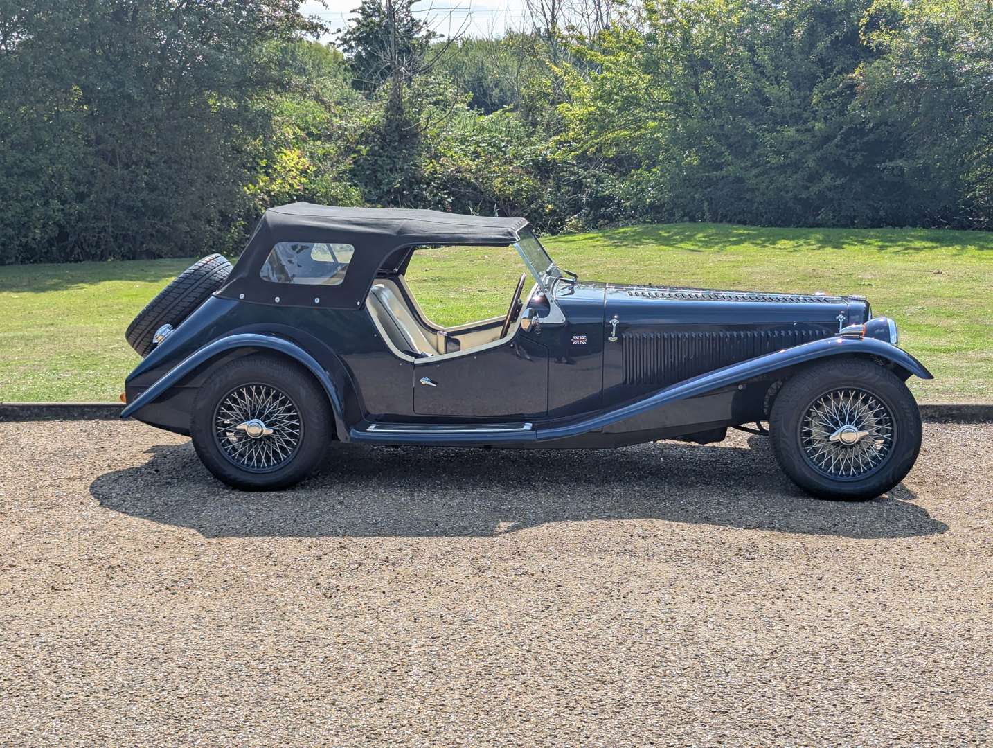 <p>1969 NG TF ROADSTER</p>