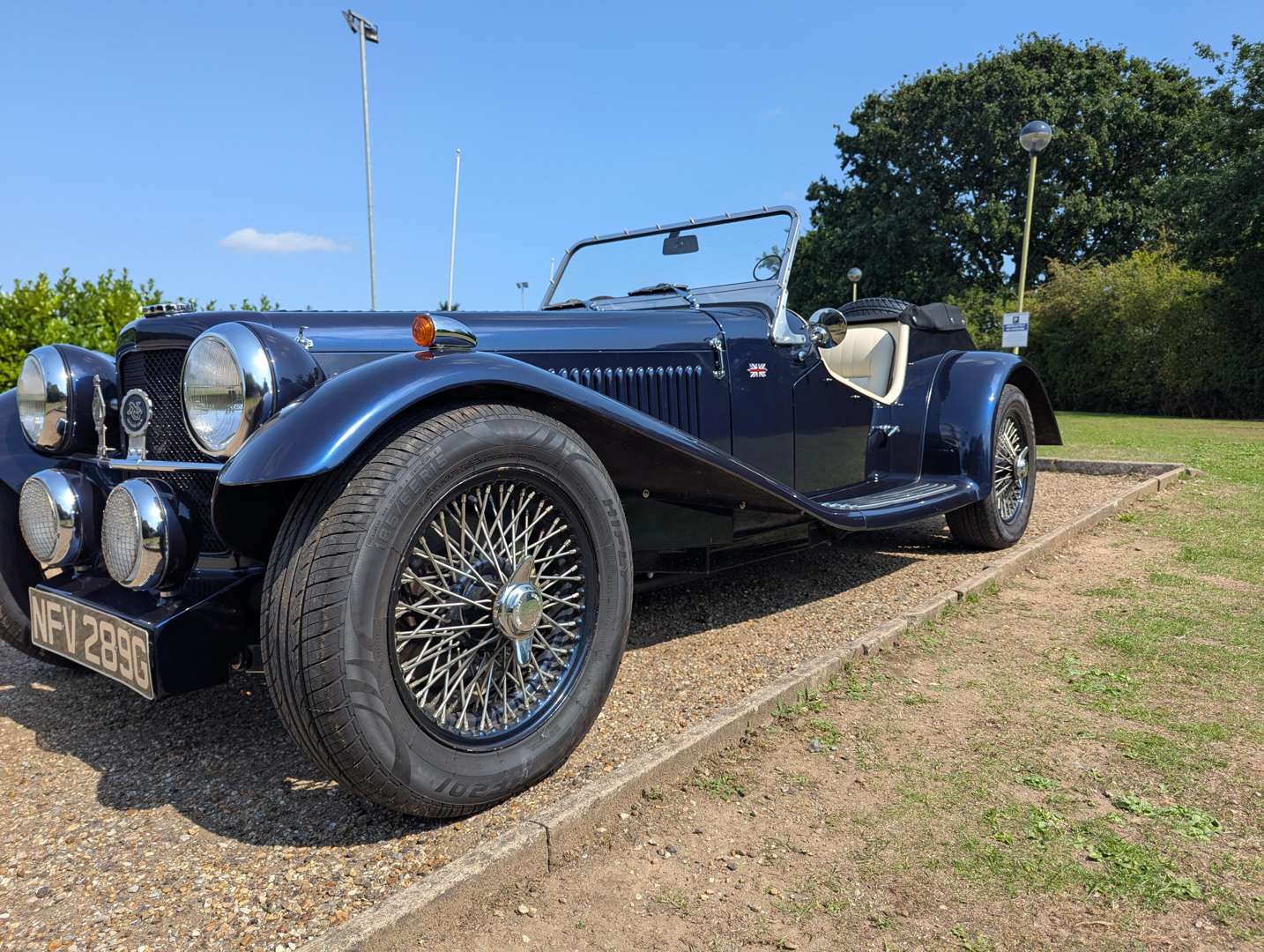 <p>1969 NG TF ROADSTER</p>