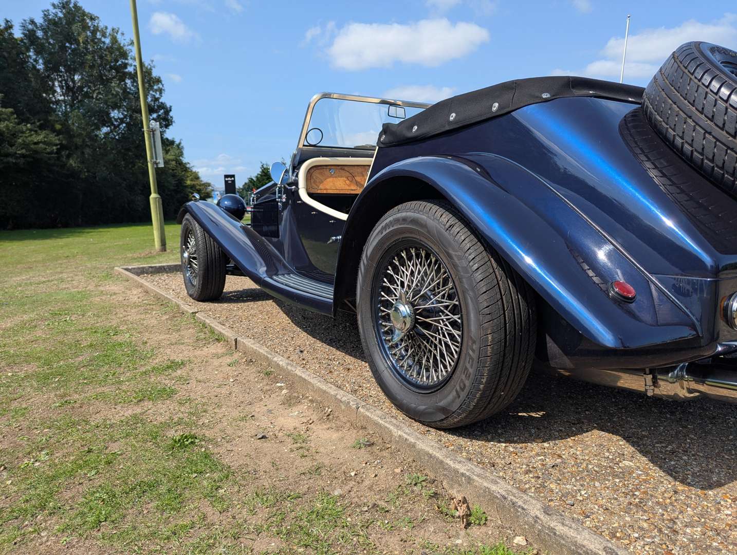 <p>1969 NG TF ROADSTER</p>