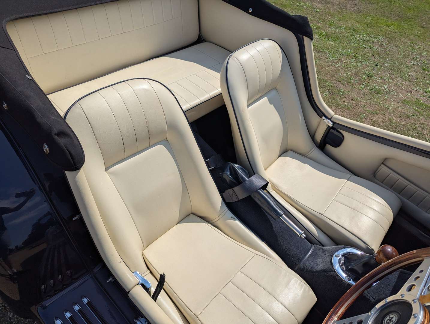 <p>1969 NG TF ROADSTER</p>