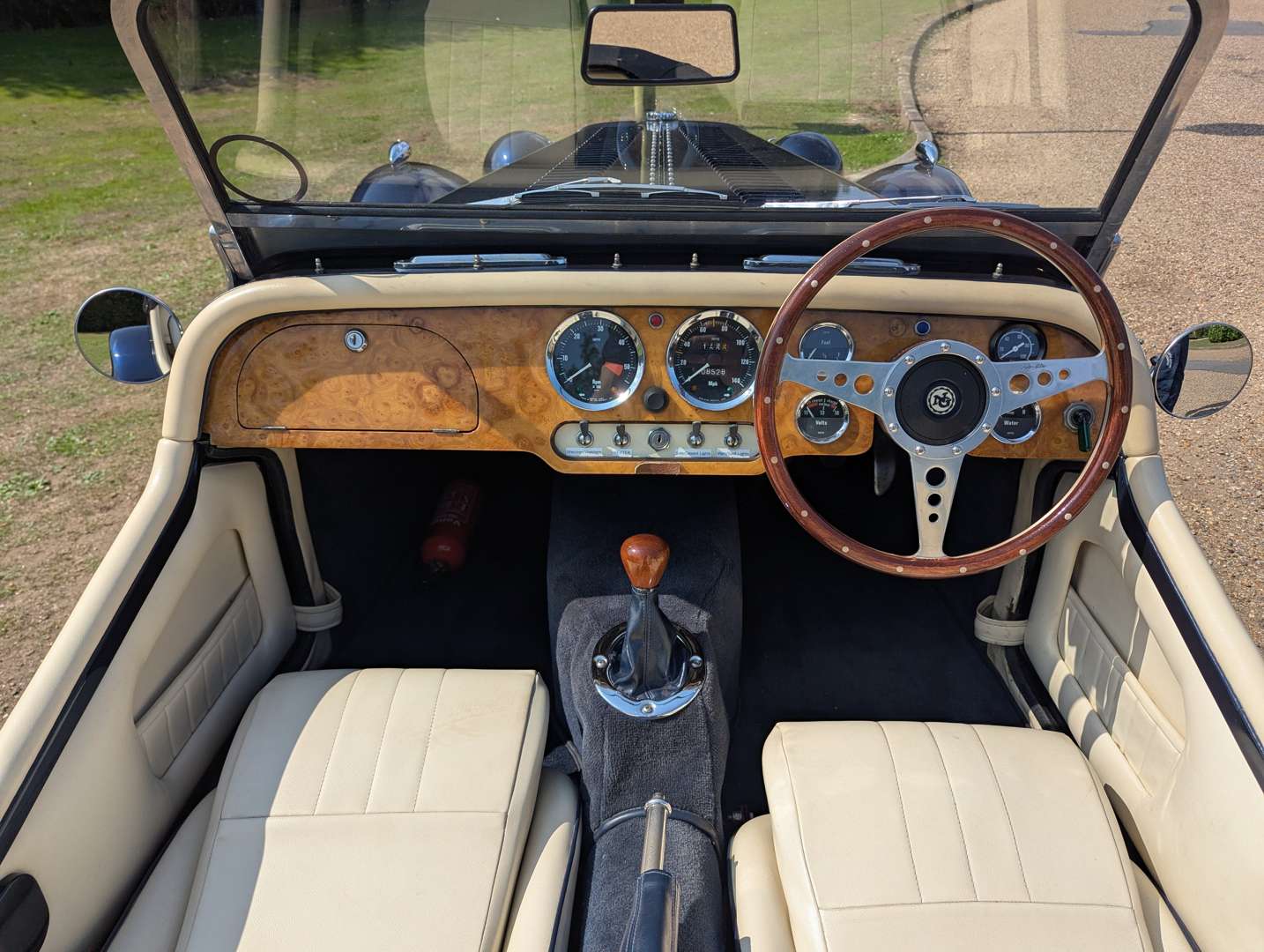 <p>1969 NG TF ROADSTER</p>