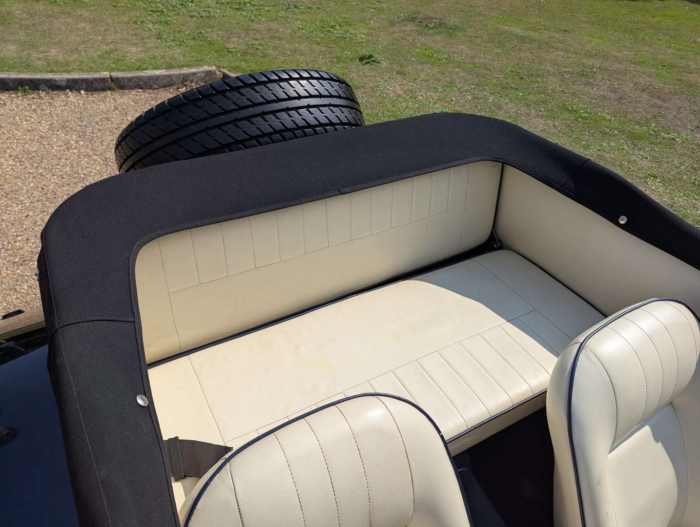 <p>1969 NG TF ROADSTER</p>