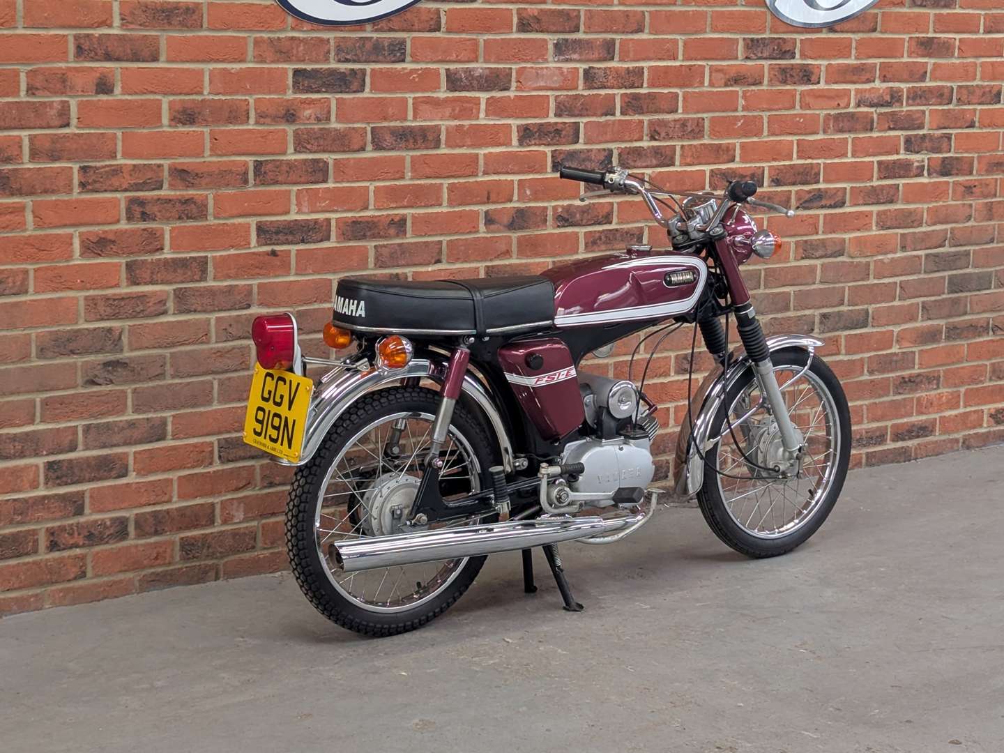<p>1974 YAMAHA FS1E</p>
