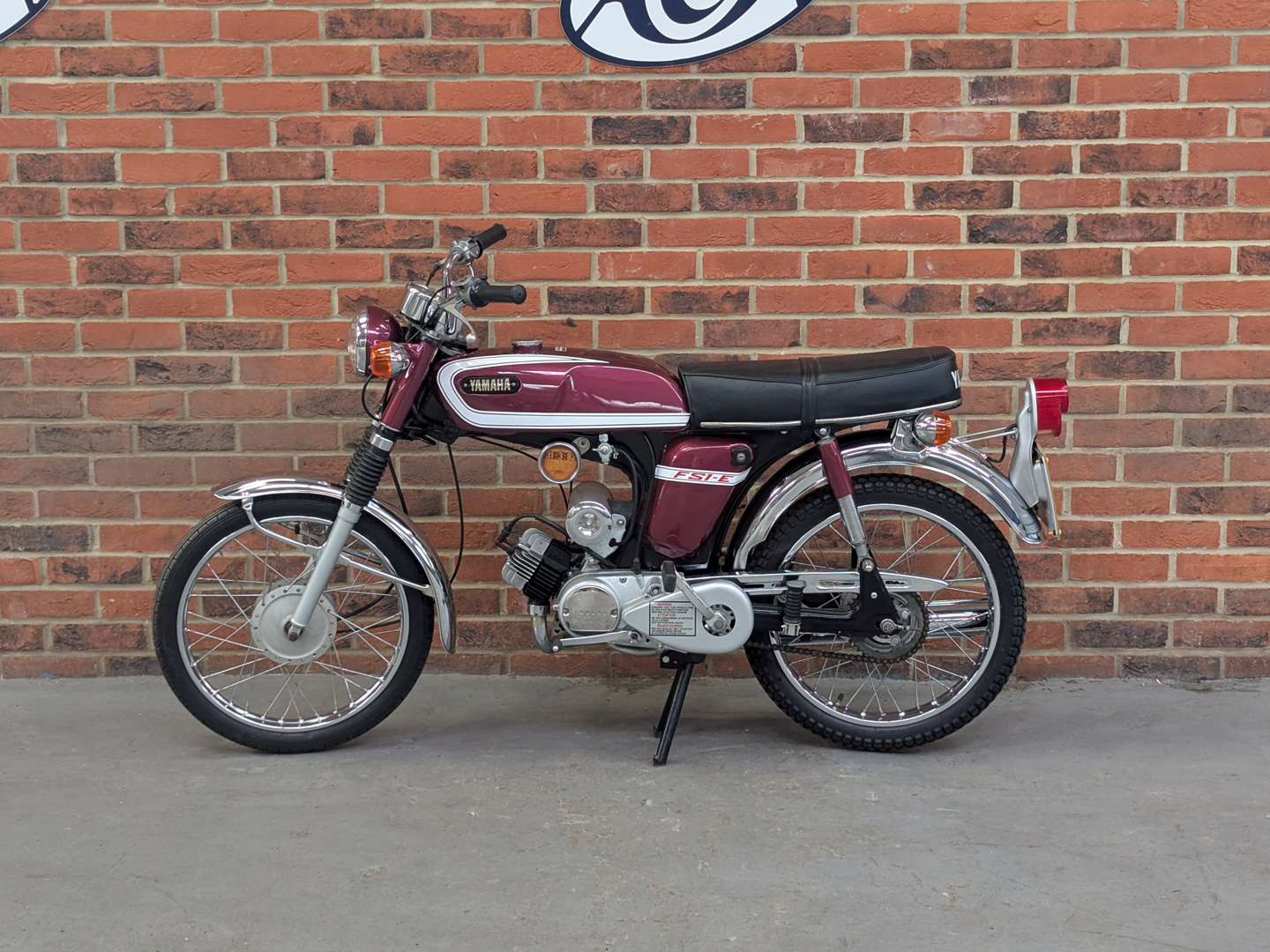 <p>1974 YAMAHA FS1E</p>