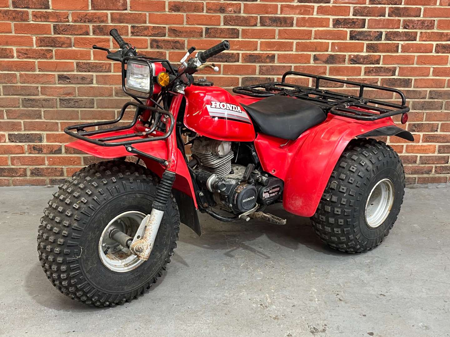 <p>1985 HONDA ATC 200 ES ‘BIG RED’ TRIKE</p>