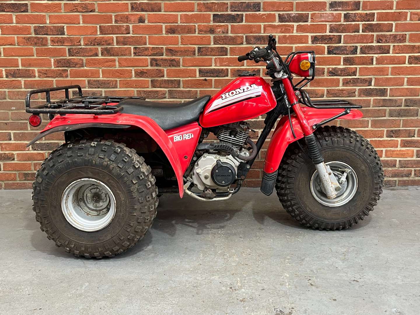 <p>1985 HONDA ATC 200 ES ‘BIG RED’ TRIKE</p>