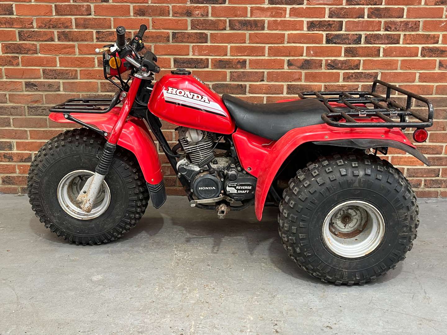 <p>1985 HONDA ATC 200 ES ‘BIG RED’ TRIKE</p>