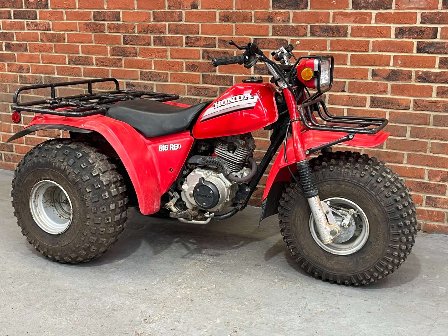 <p>1985 HONDA ATC 200 ES ‘BIG RED’ TRIKE</p>
