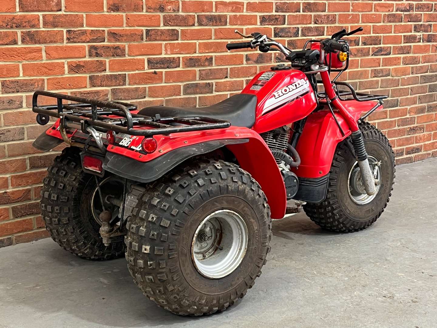 <p>1985 HONDA ATC 200 ES ‘BIG RED’ TRIKE</p>