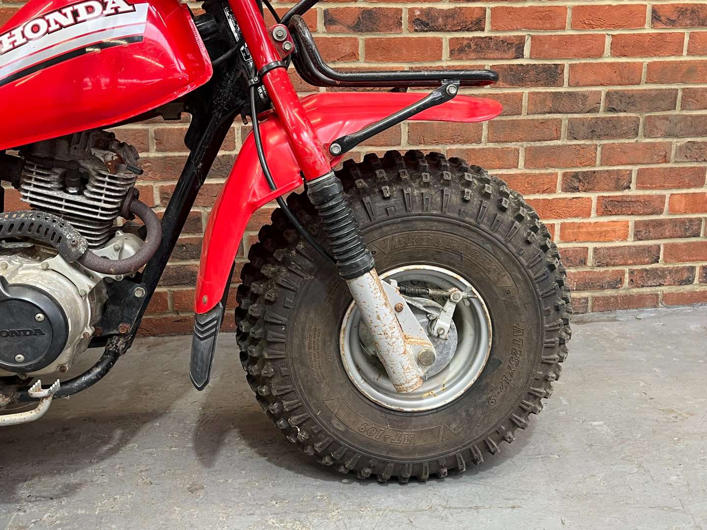<p>1985 HONDA ATC 200 ES ‘BIG RED’ TRIKE</p>