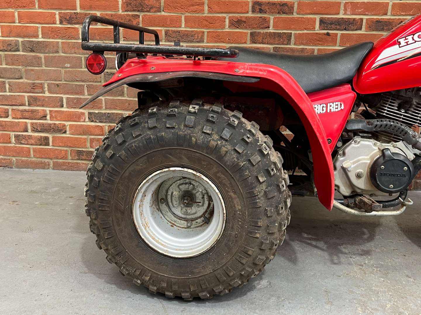 <p>1985 HONDA ATC 200 ES ‘BIG RED’ TRIKE</p>