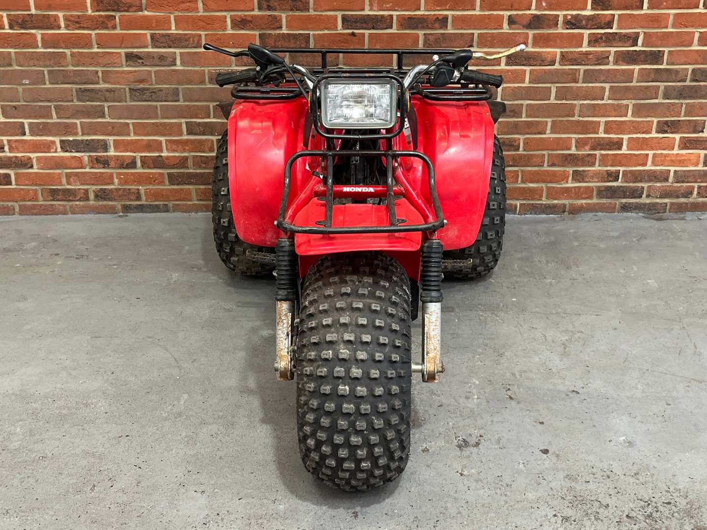<p>1985 HONDA ATC 200 ES ‘BIG RED’ TRIKE</p>