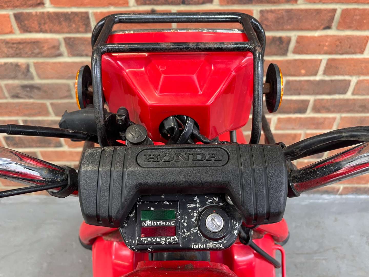 <p>1985 HONDA ATC 200 ES ‘BIG RED’ TRIKE</p>