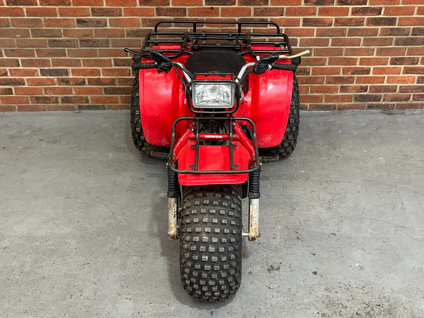 <p>1985 HONDA ATC 200 ES ‘BIG RED’ TRIKE</p>