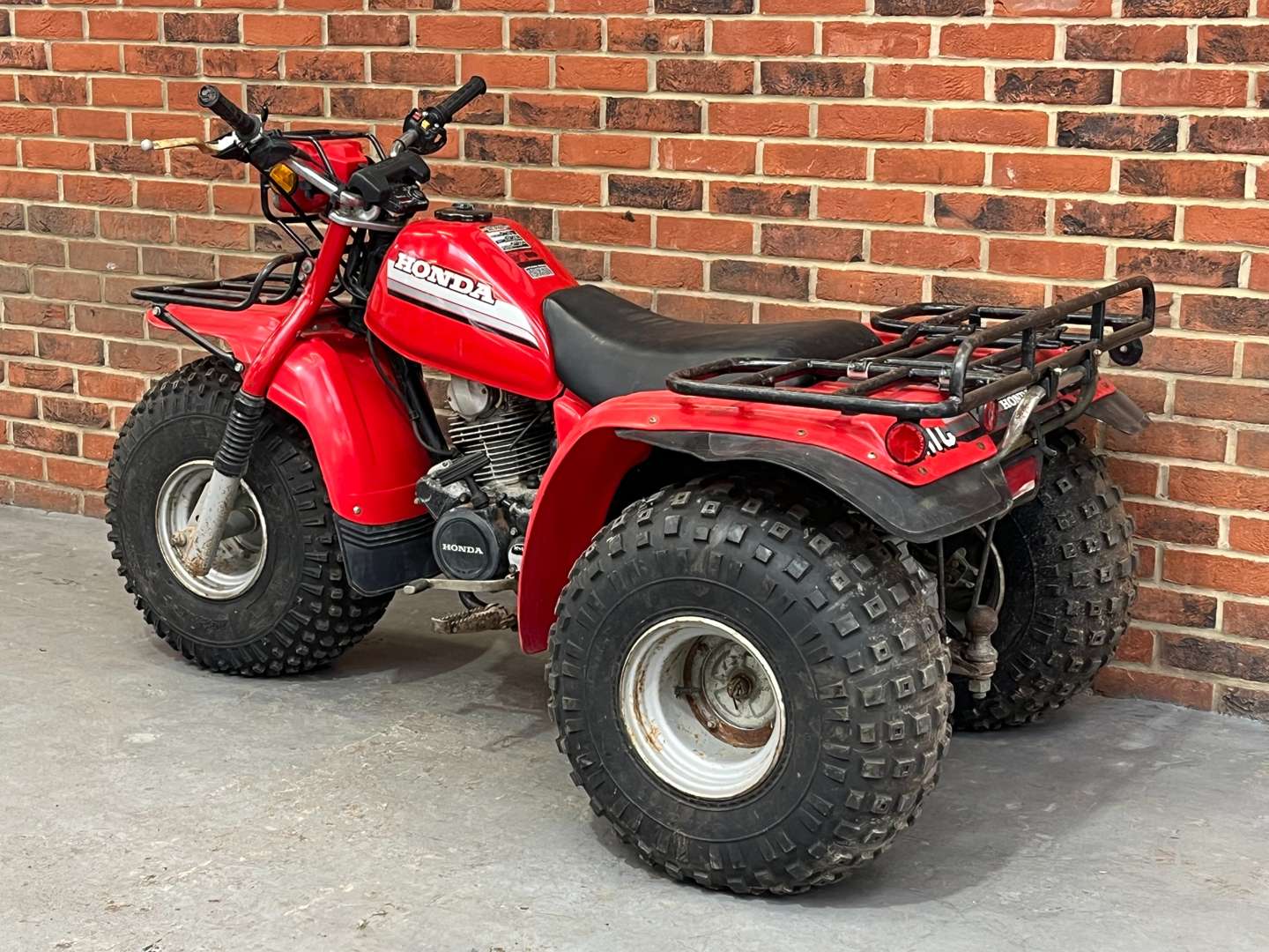 <p>1985 HONDA ATC 200 ES ‘BIG RED’ TRIKE</p>