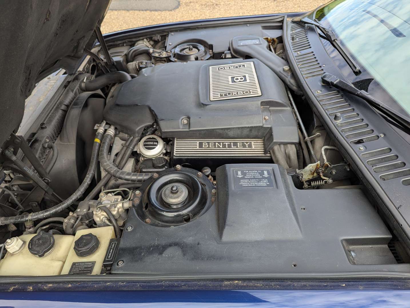 <p>1996 BENTLEY AZURE</p>