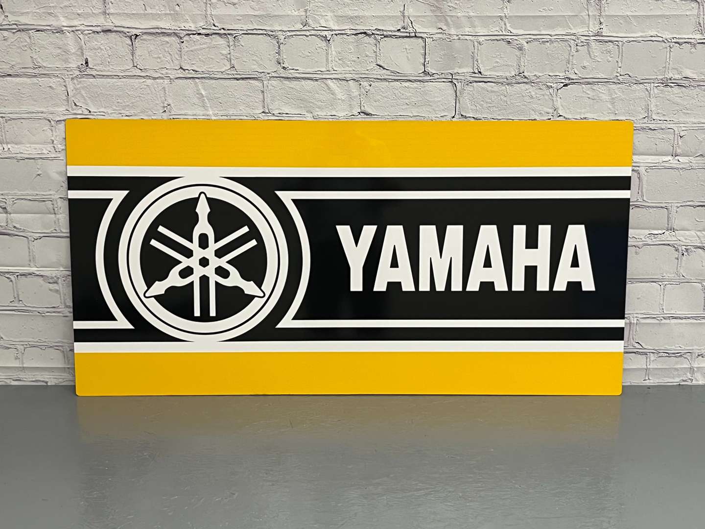 <p>Yamaha Sign On Metal Board</p>