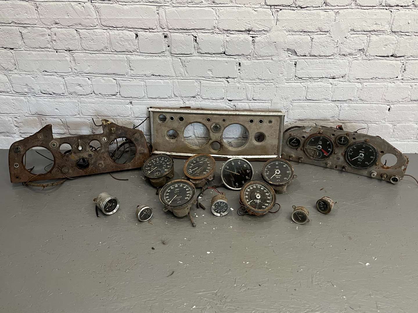 <p>Box Jaguar Car Dials From Jaguar XK150, Mk 1 & 2 Etc</p>