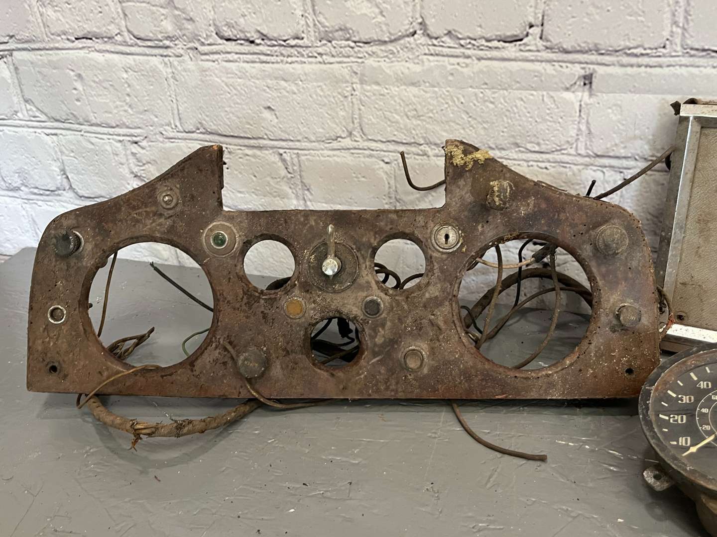 <p>Box Jaguar Car Dials From Jaguar XK150, Mk 1 & 2 Etc</p>