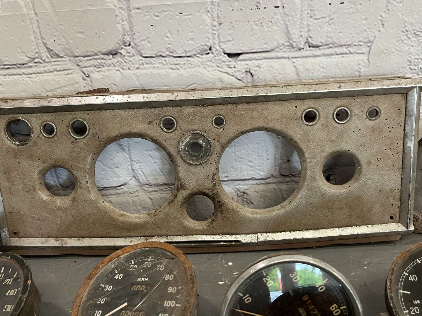 <p>Box Jaguar Car Dials From Jaguar XK150, Mk 1 & 2 Etc</p>