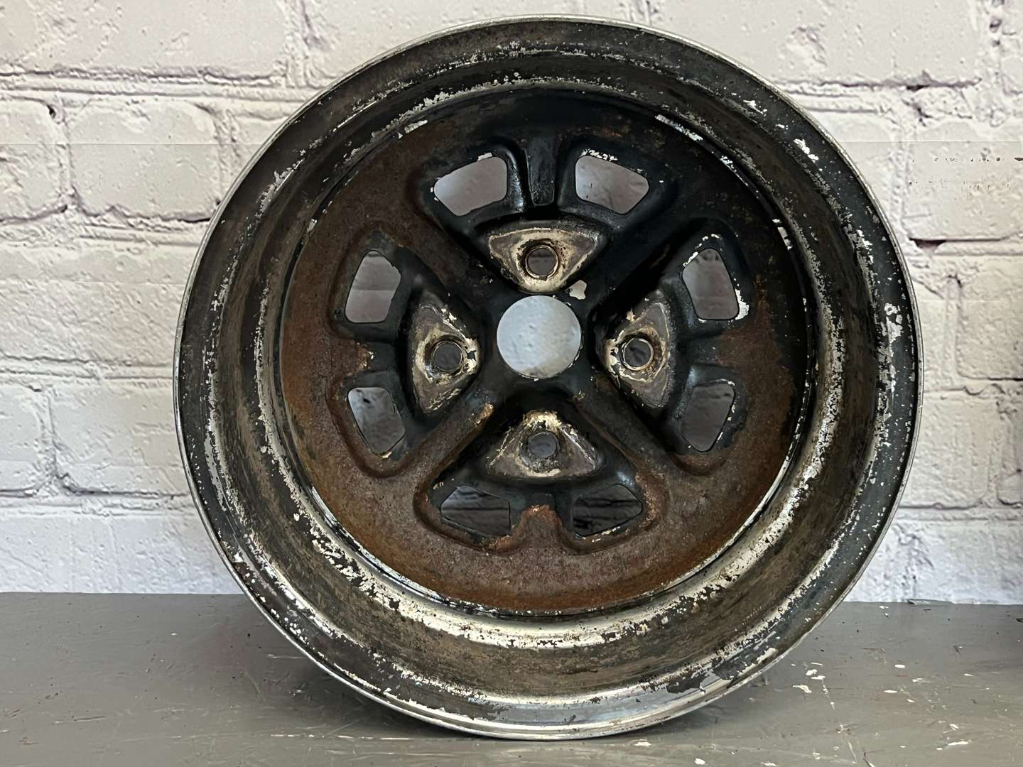 <p>Set of Four MGB Chrome Rostyle Wheels</p>