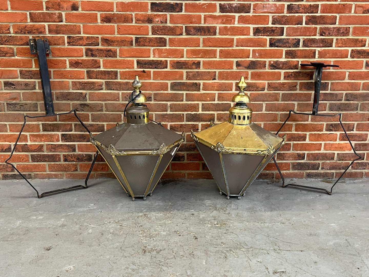 <p>Pair Brass Hexagonal Wall Mounted Lanterns and Brackets &nbsp;</p>