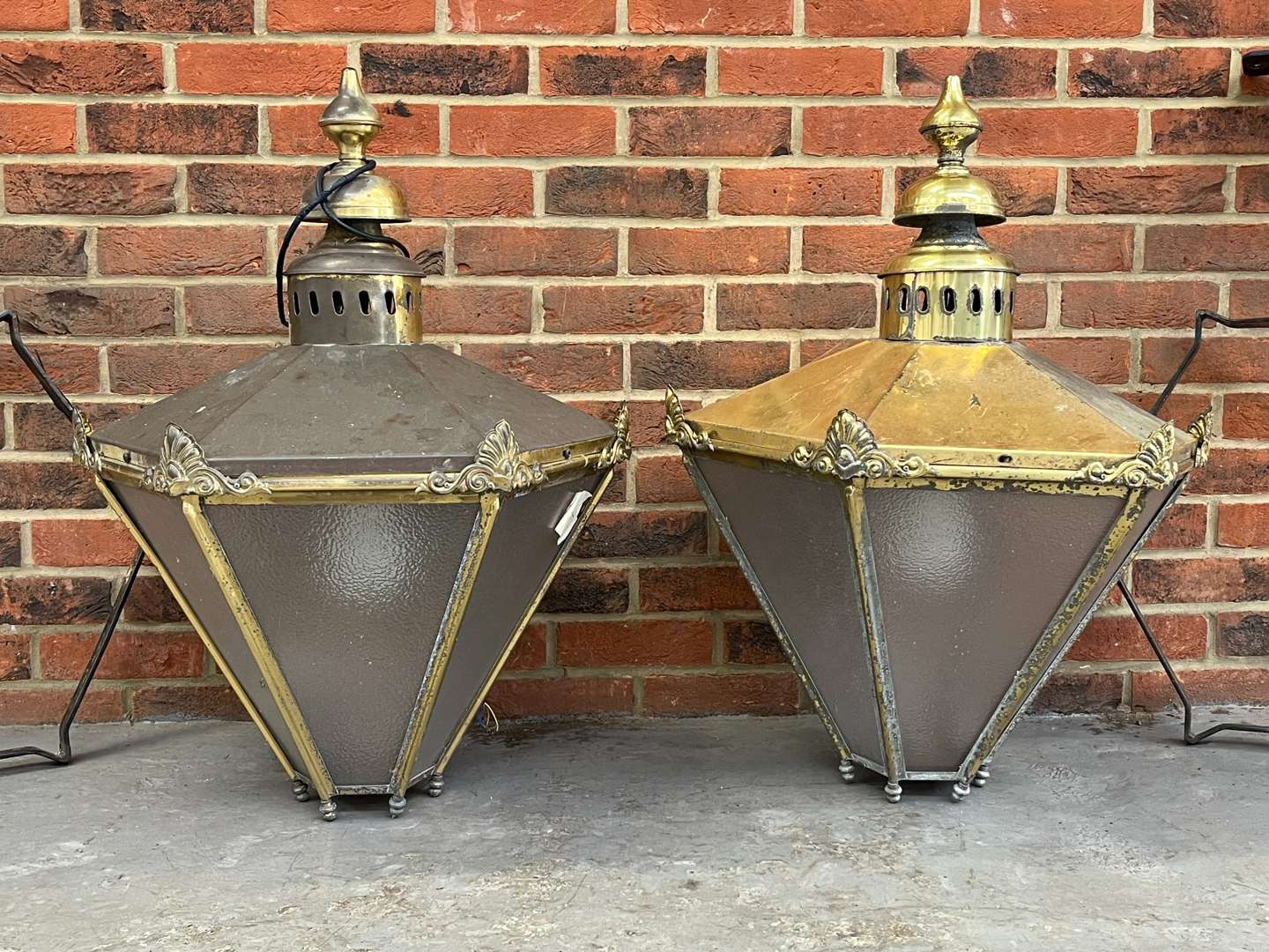 <p>Pair Brass Hexagonal Wall Mounted Lanterns and Brackets &nbsp;</p>