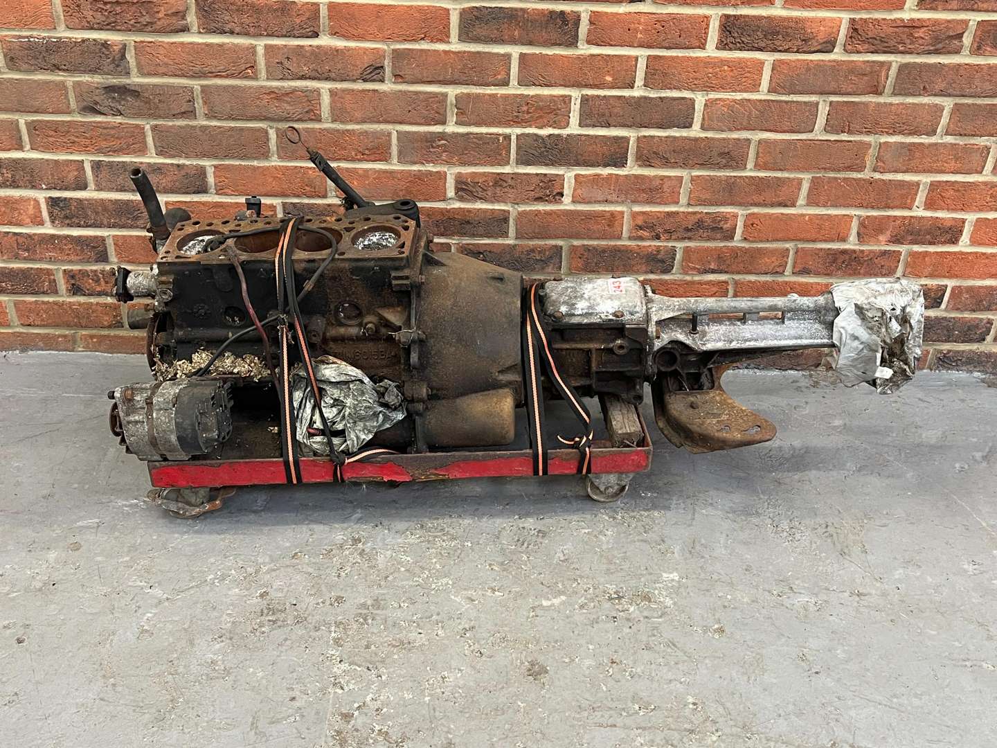 <p>Ford 1.6l Engine and Gearbox 711M</p>