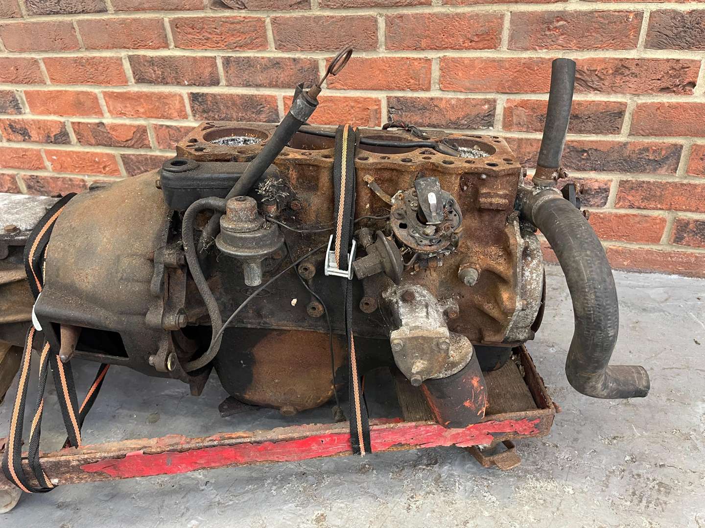 <p>Ford 1.6l Engine and Gearbox 711M</p>