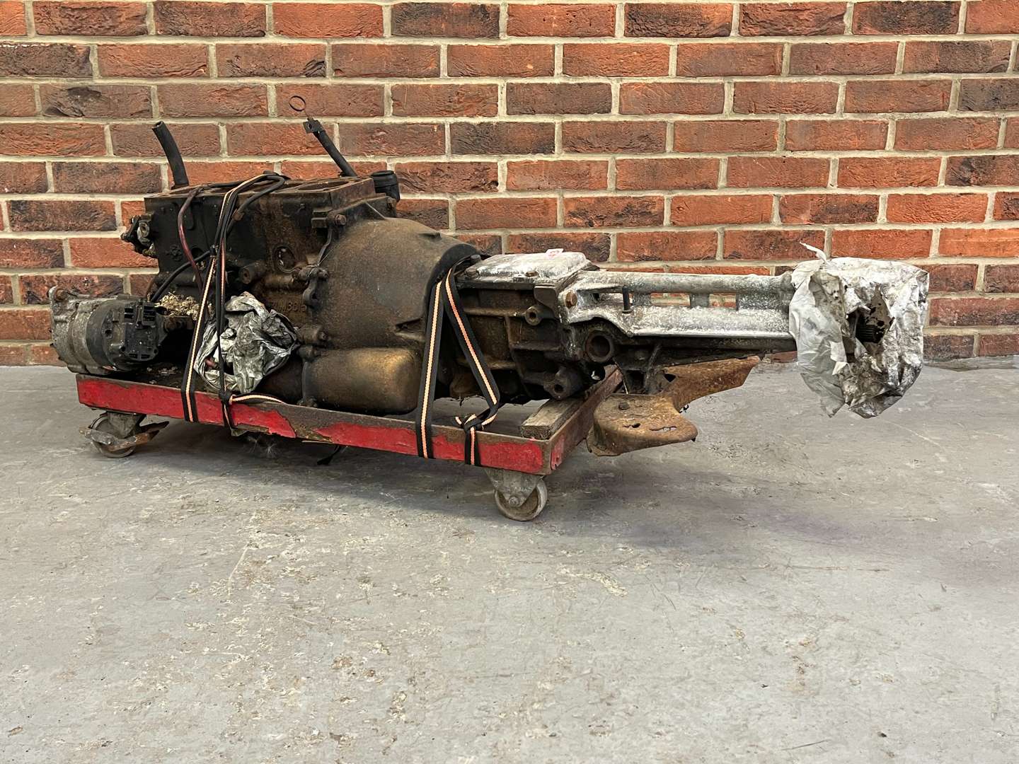 <p>Ford 1.6l Engine and Gearbox 711M</p>