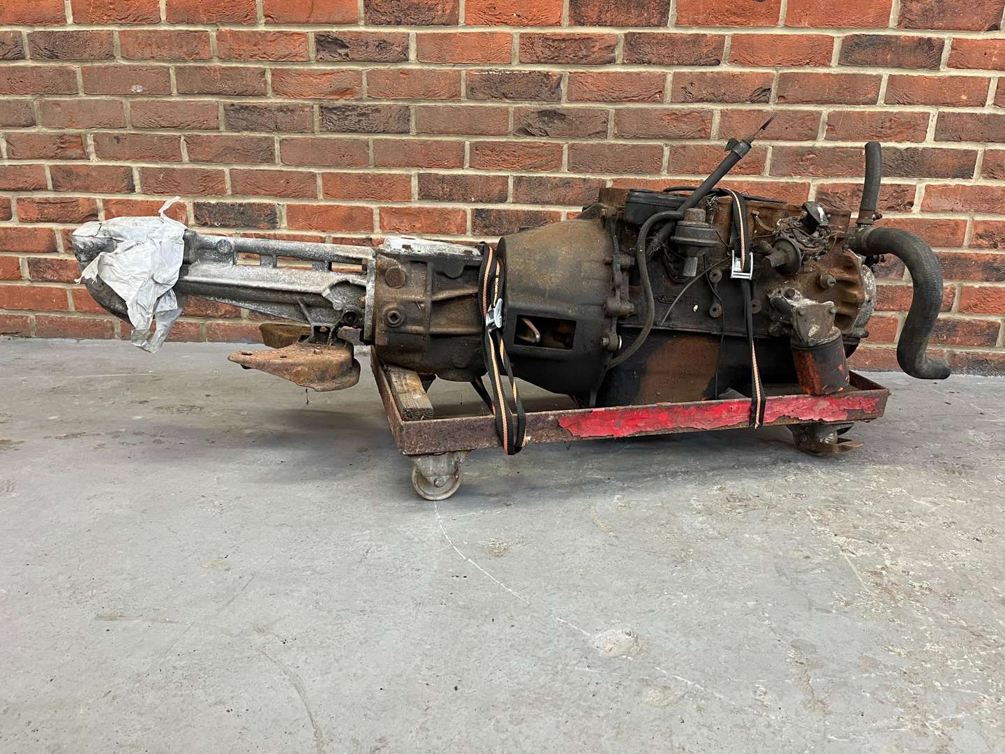 <p>Ford 1.6l Engine and Gearbox 711M</p>