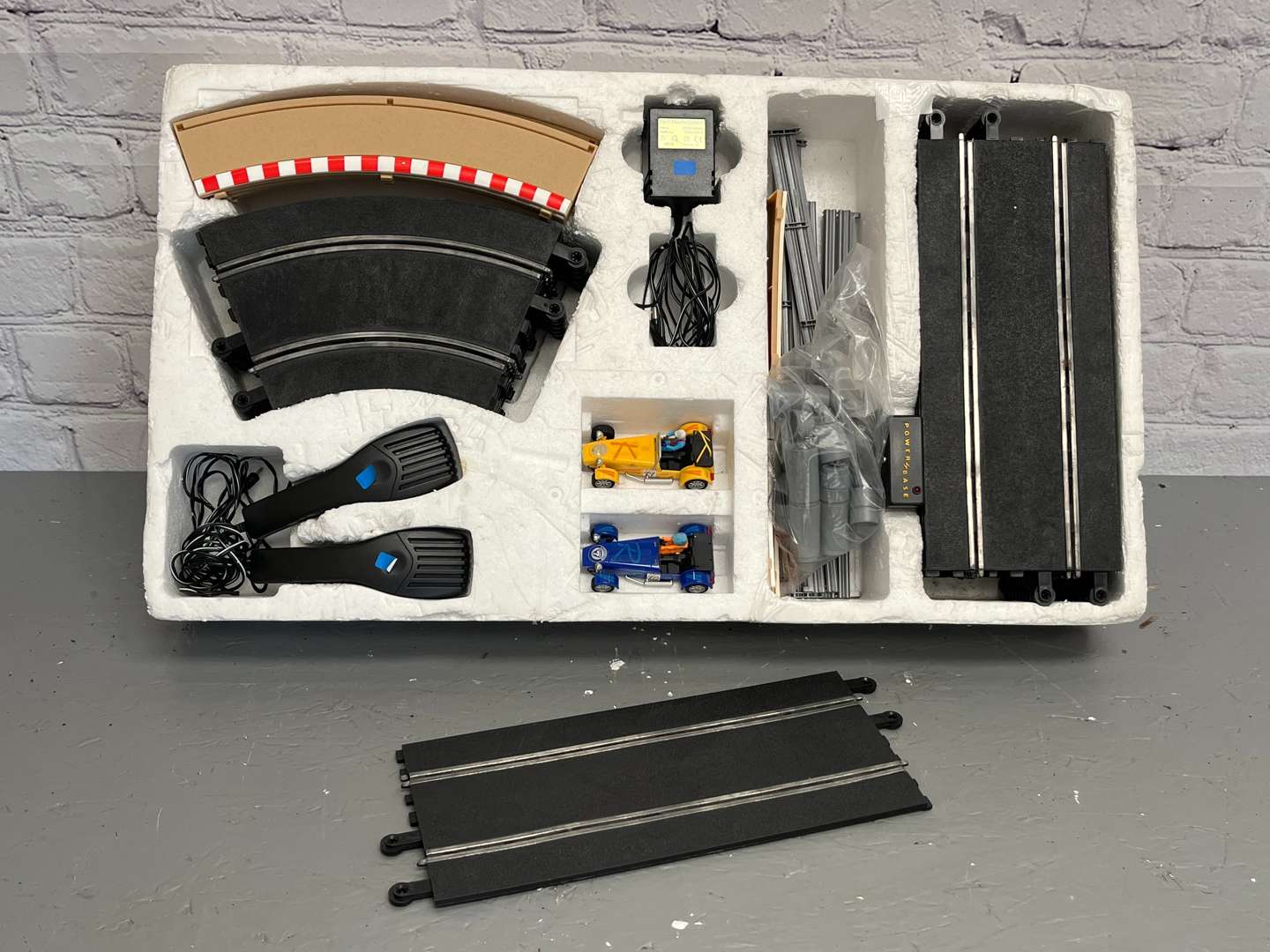 <p>Scalextric Boxed Caterham Cup Set&nbsp;</p>