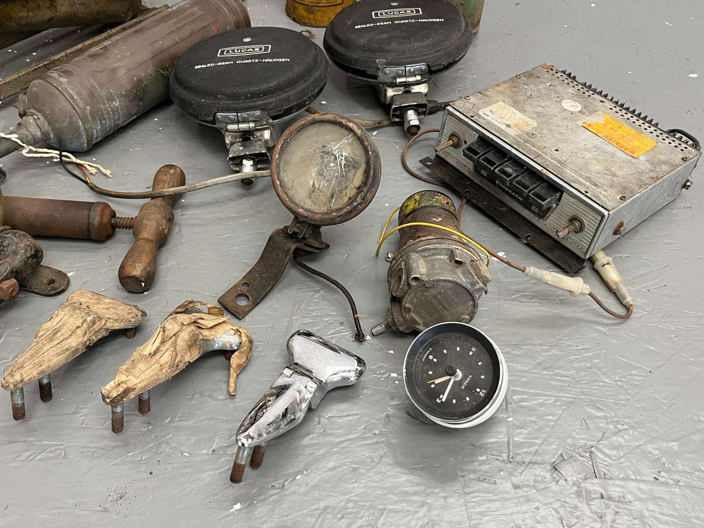 <p>Auto jumblers Lot&nbsp;</p>