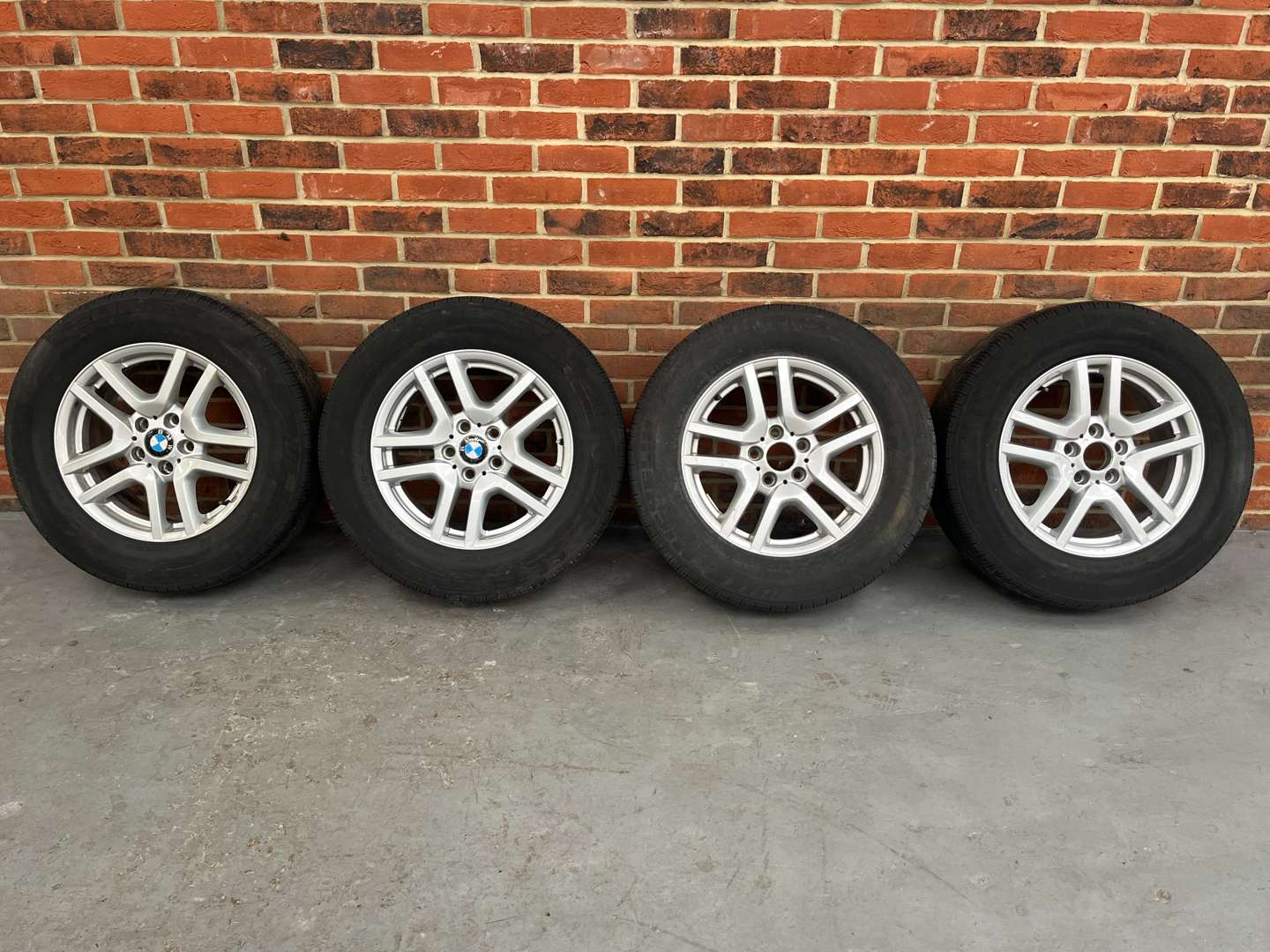 <p>Set of Four BMW Alloy Wheels</p>