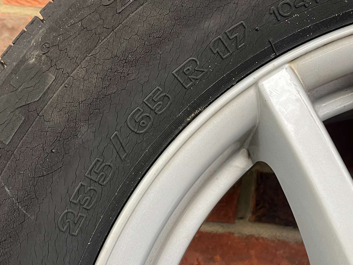 <p>Set of Four BMW Alloy Wheels</p>